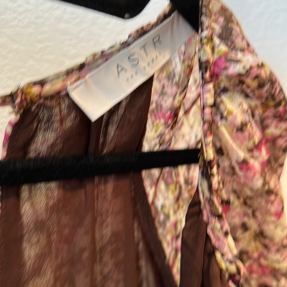 Astr Floral Midi Dress in Pink and Cream - Picture 7 of 10